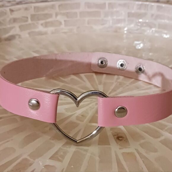 PINK Leather Heart Shaped Choker Necklace - Picture 5 of 15